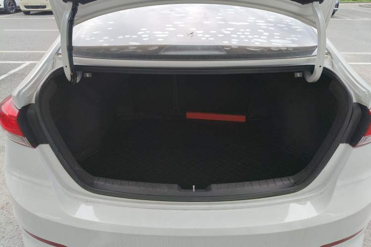 Used Hyundai Elantra (6th Generation / Lingdong) 2019 1.4T Dual-Clutch Xuan Dong · Dynamic Model Trunk