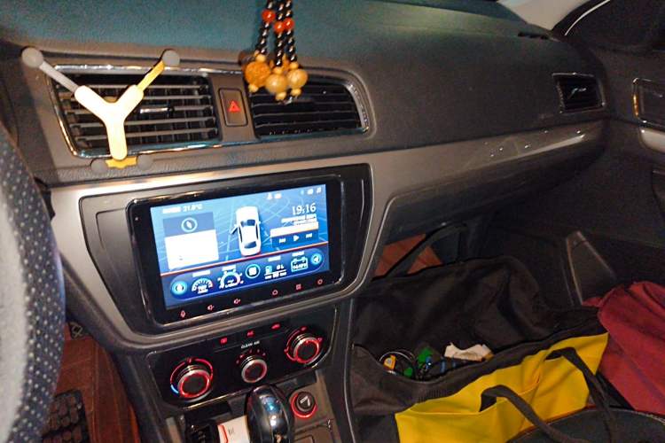 Used Volkswagen Lavida 2015 1.6L Automatic Comfort Edition Audio And AC Panel