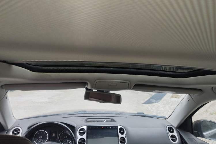 Used Volkswagen Tiguan 2015 1.8TSI Automatic Two-Wheel Drive Luxury Model Headliner