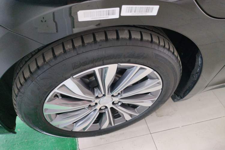 Used Hongqi E-QM5 2022 431 km Charge & Enjoy Edition