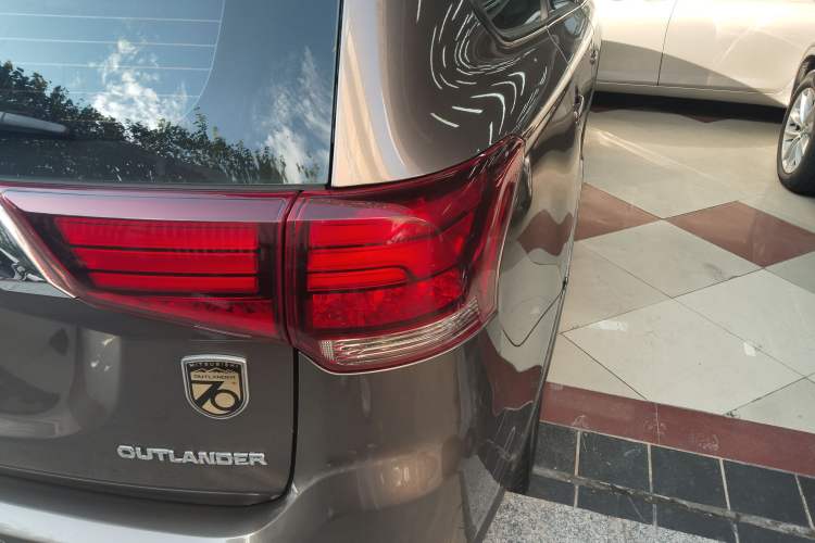 Used Mitsubishi Outlander 2019 2.0L Two-Wheel Drive Comfort Edition 7-Seater China VI Standard