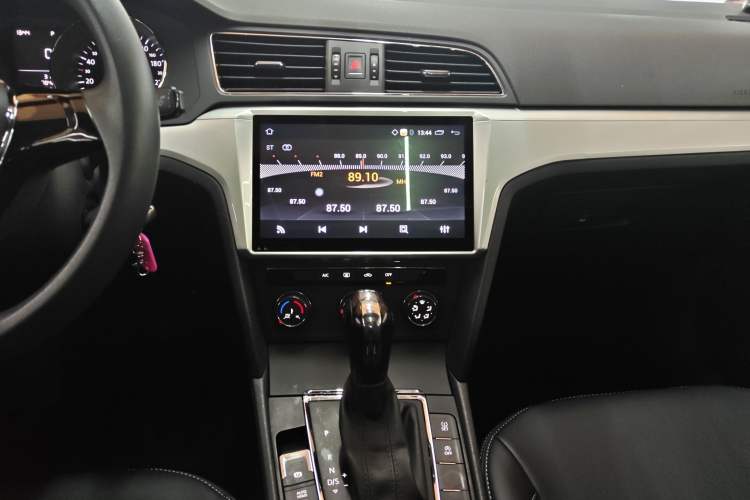 Used Volkswagen Lamando 2017 230TSI DSG Fashion Edition Audio And AC Panel