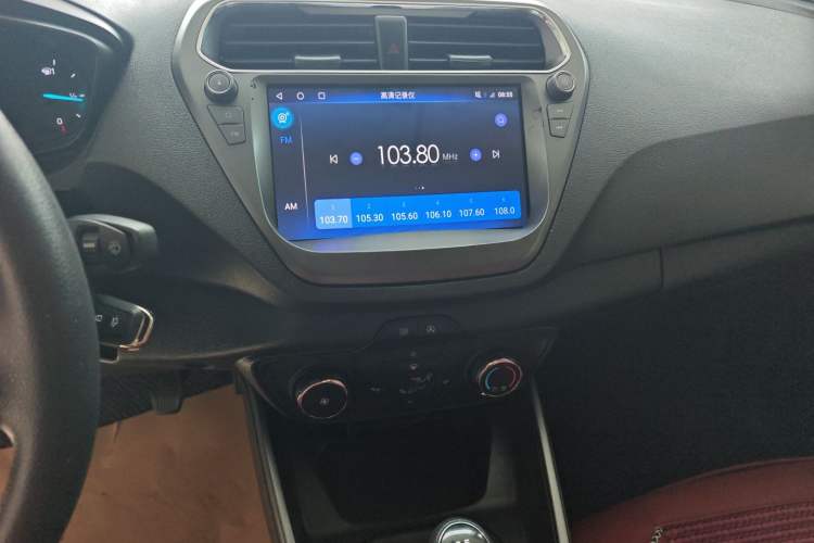 Used Ford Escort 2019 Revised Version 1.5L Manual "Quality Enjoyment" Trim (Tire Pressure Monitoring) China VI Standard Audio And AC Panel