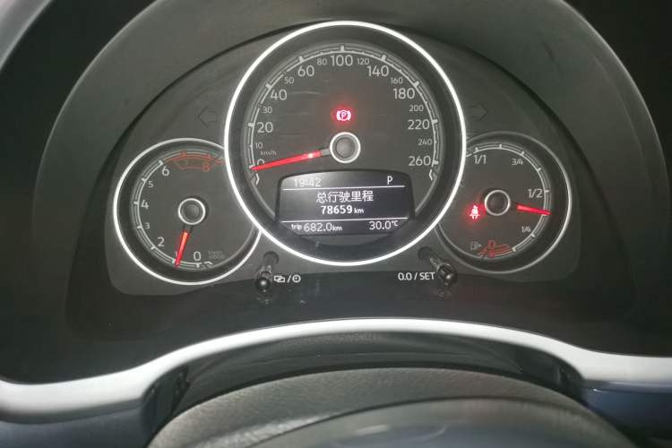 Used Volkswagen Beetle 2018 180TSI Yile Model Odometer Close Up