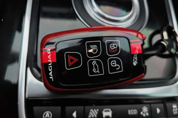 Used Jaguar F-PACE 2016 2.0T Two-Wheel-Drive R-Sport Sport Edition
