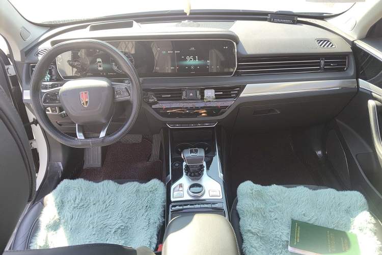 Used Hongqi HS5 2019 2.0T Smart Connect Flagship All-Wheel-Drive Version Center Console