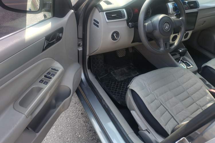 Used Volkswagen Bora 2012 1.6L Automatic Fashion Edition Driver Seat