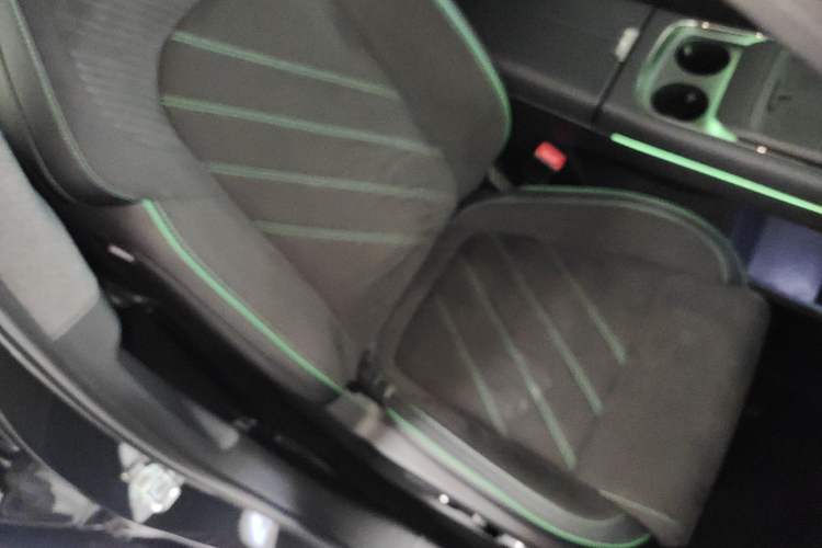 Used VOYAH FREE 2025 318 259 km All-Wheel-Drive Exploration Edition
