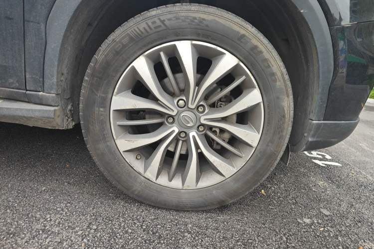 Used GAC Trumpchi GS8 2017 320T Two-Wheel Drive Luxury Smart Connectivity Version (7 Seats) Right Front Wheel Hub