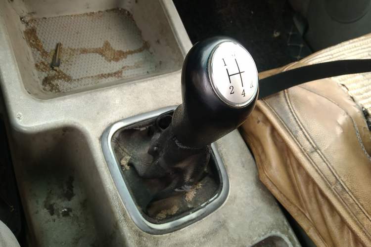 Used FORTHING Lingzhi 2016 V3 1.5L 5-Seater Special Offer Model Gear Lever