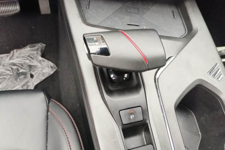 Used CHANGAN X5 PLUS 2024 1.5T DCT ZhiZun Version Gear Lever