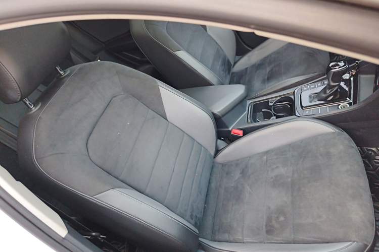 Used Volkswagen Sagitar 2022 280TSI DSG Excellence Edition Right Front Seat