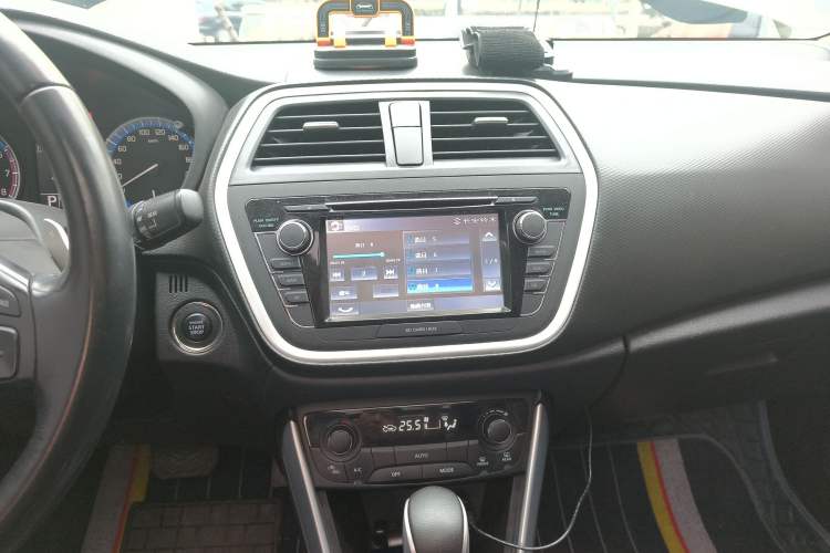 Used Suzuki S-Cross 2014 1.6L CVT Four-Wheel Drive Luxury Version