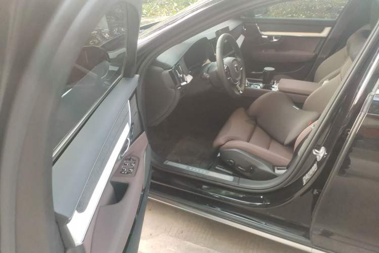 Used Volvo S90 2026 B5 Zhiyuan Luxury Edition
