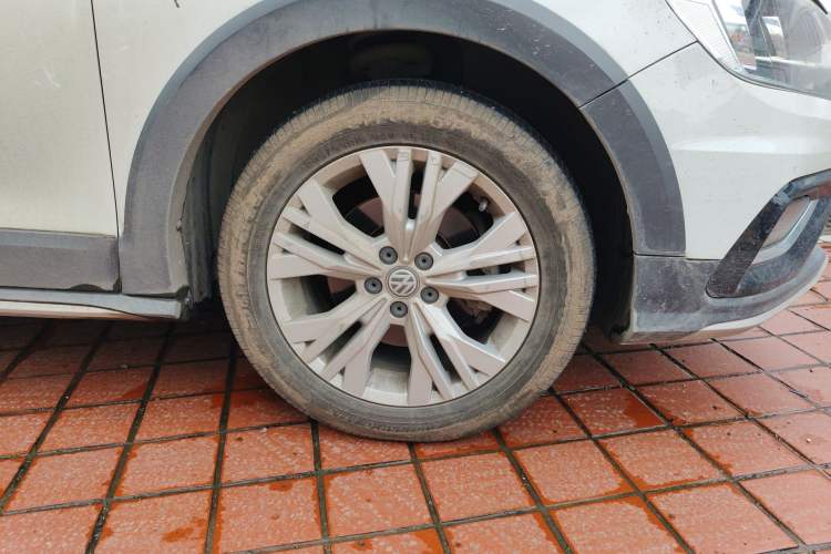 Used Volkswagen C-TREK 2018 1.5L Automatic Comfort Model Right Front Wheel Hub