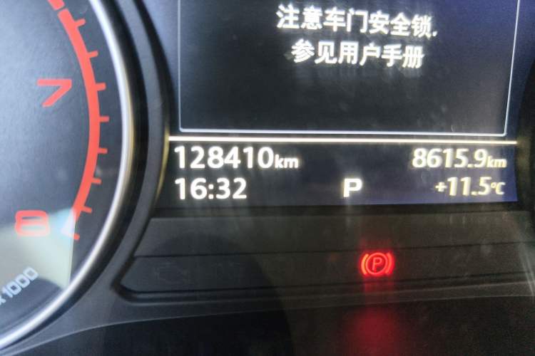 Used Audi A4L 2017 Plus 40 TFSI Ambition Model Odometer Close Up