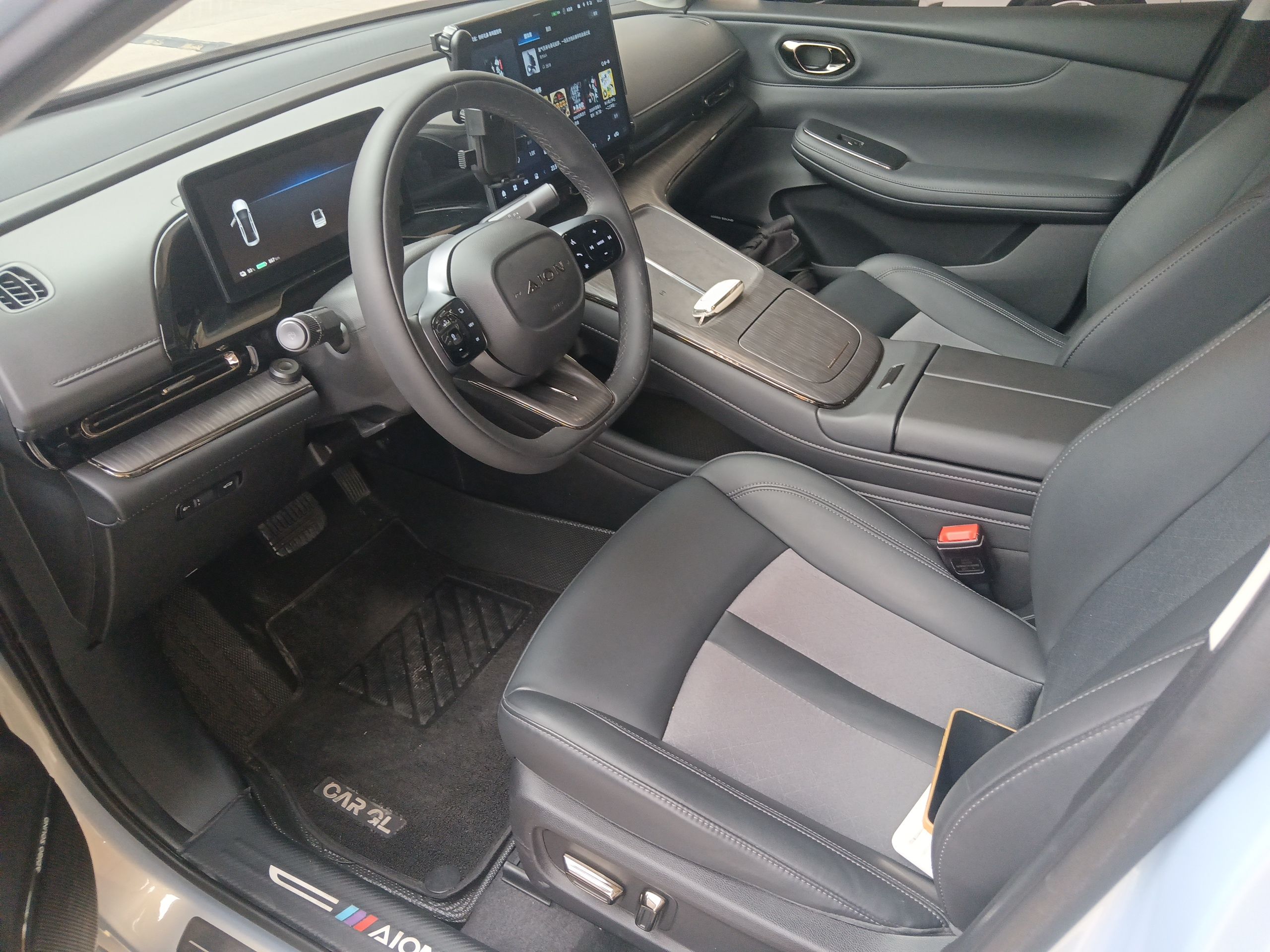 Переднее сиденье в автомобиле