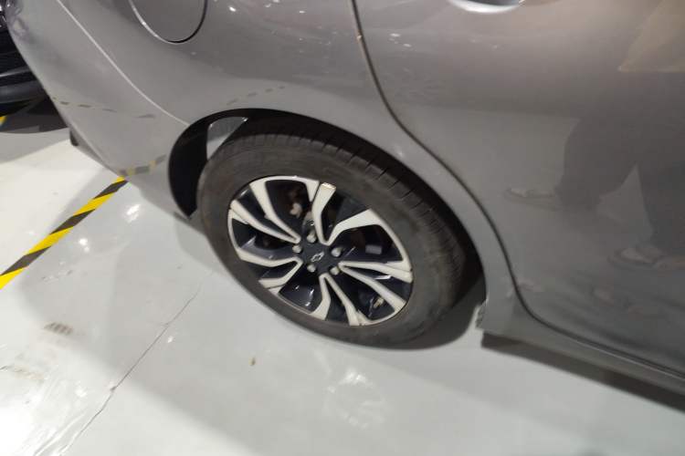 Used Chevrolet Monza 2019 RS 330T Automatic Comfort Edition China VI Standard Right Rear Wheel Hub