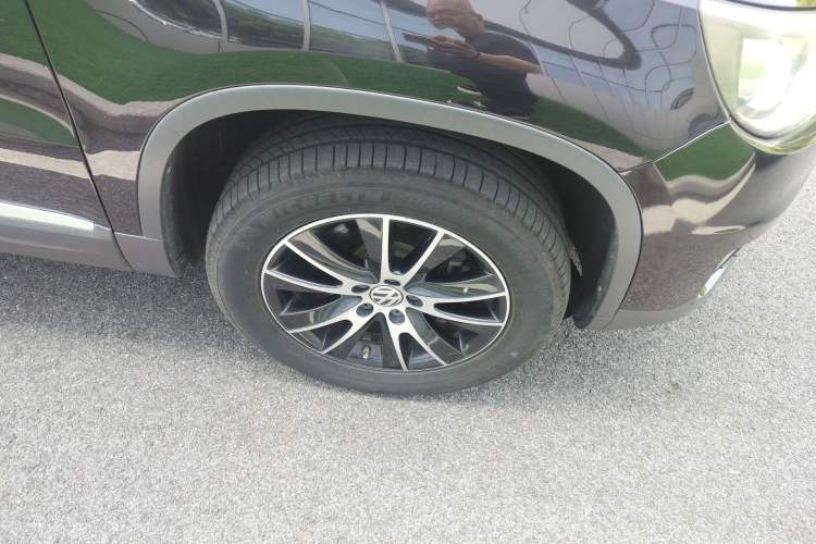 Used Volkswagen Tiguan 2015 2.0 TSI Automatic All-Wheel Drive Luxury Edition Right Front Wheel Hub