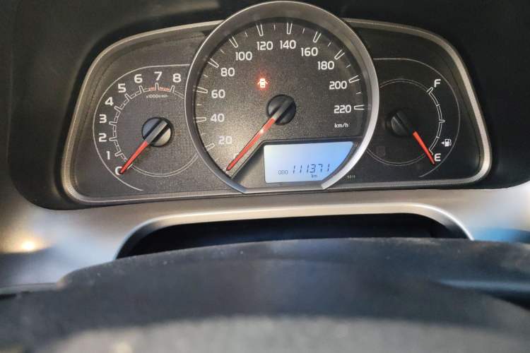 Used Toyota RAV4 2015 2.0L CVT Two-Wheel Drive Fashion Edition Odometer Close Up