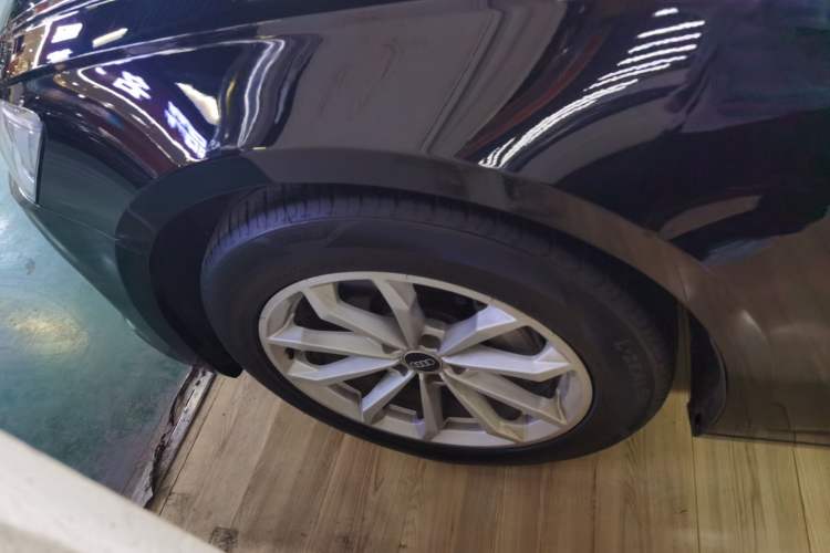 Used Audi A6L 2022 40 TFSI Luxury Prestige Edition Left Front Wheel Hub