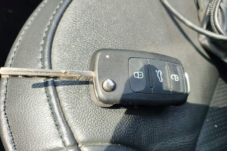 Used Volkswagen Polo 2014 1.6L Automatic Luxury Edition Interior 1