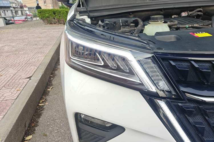 Used Wuling Asta 2022 2.0L DHT Electric-Speed Version Right Front Headlight