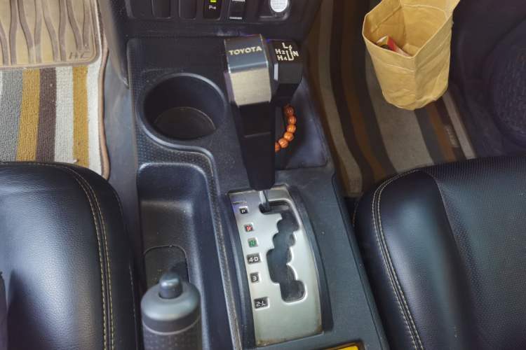 Used Toyota FJ Cruiser 2017 4.0L Dual Airbags Dual Fuel Tanks JBL – Middle East Gear Lever