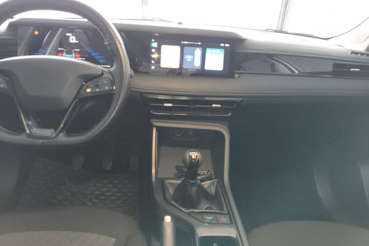 Used Roewe i5 2023 1.5L Manual Comfort Edition Audio And AC Panel