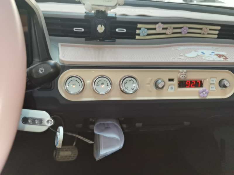Used Wuling Hongguang MINIEV 2022 Macaron Premium Model – Lithium Iron Phosphate — 12