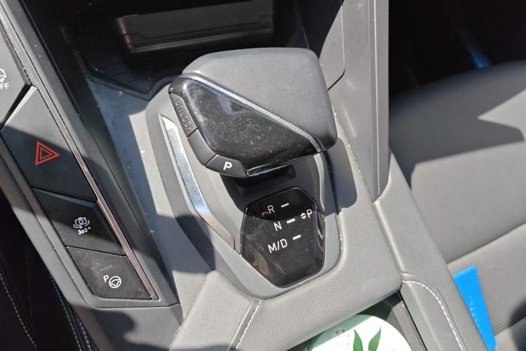 Used Lynk & Co 06 2023 Remix 1.5T Shero Gear Lever