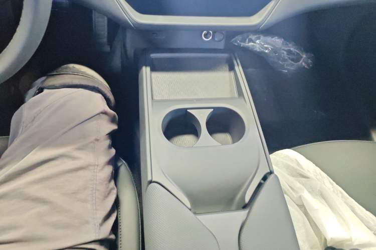 Used Hongqi E-QM5 2025 500km Range Commuter Version
