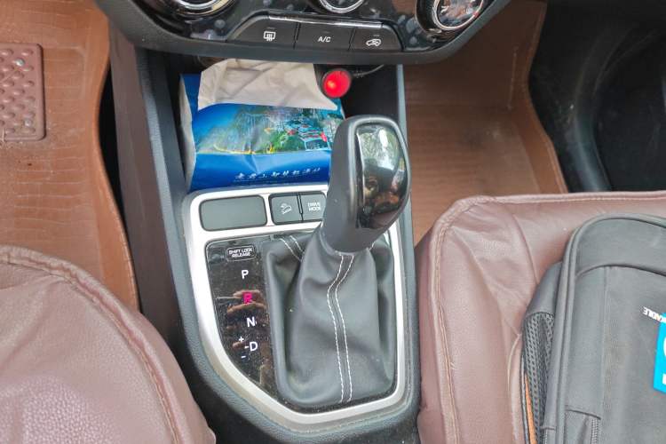 Used Hyundai ix25 2017 1.6L Automatic Smart Version Gear Lever