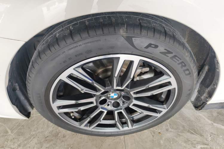 Used BMW 5 Series 2024 525i M Sport Package Left Front Wheel Hub