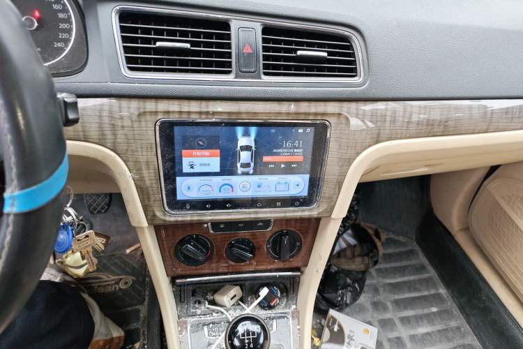 Used Volkswagen Lavida 2013 Restyled Classic 1.6L Manual Comfort Edition Audio And AC Panel