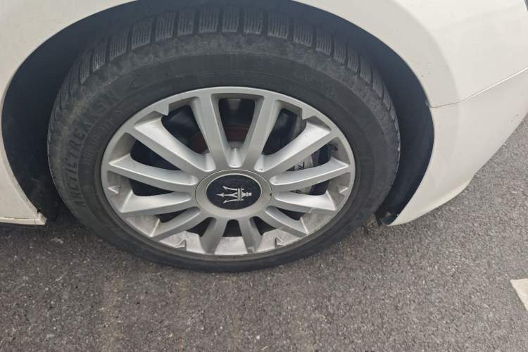 Used Maserati Ghibli 2014 3.0T Standard Edition Right Front Wheel Hub