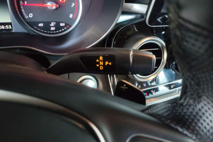 Used Mercedes-Benz GLC 2018 GLC 260 4MATIC Dynamic Edition Gear Lever