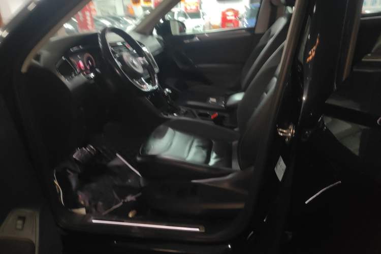 Used Volkswagen Tiguan L 2021 330TSI Automatic Two-Wheel Drive R-Line Enhanced Edition Left Front Seat