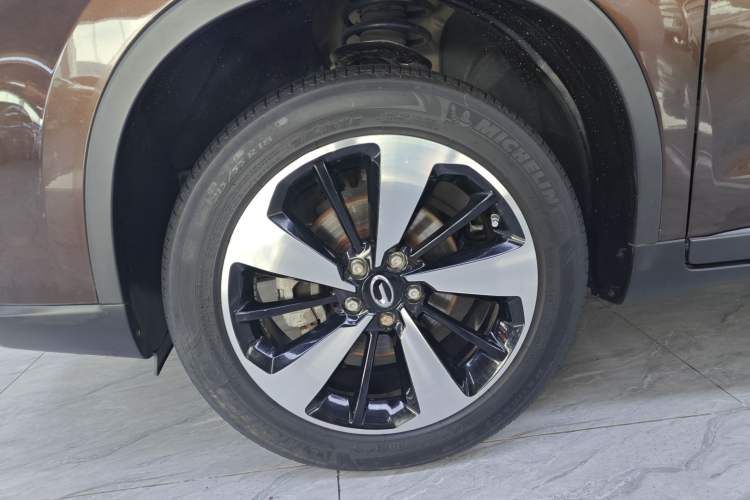 Used GAC Trumpchi GS4 2018 235T Automatic Two-Wheel Drive Luxury Smart Connectivity Version Left Front Wheel Hub