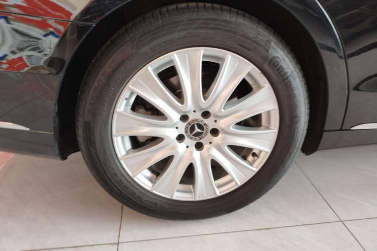 Used Mercedes-Benz S-Class 2019 S 320 L Right Rear Wheel Hub