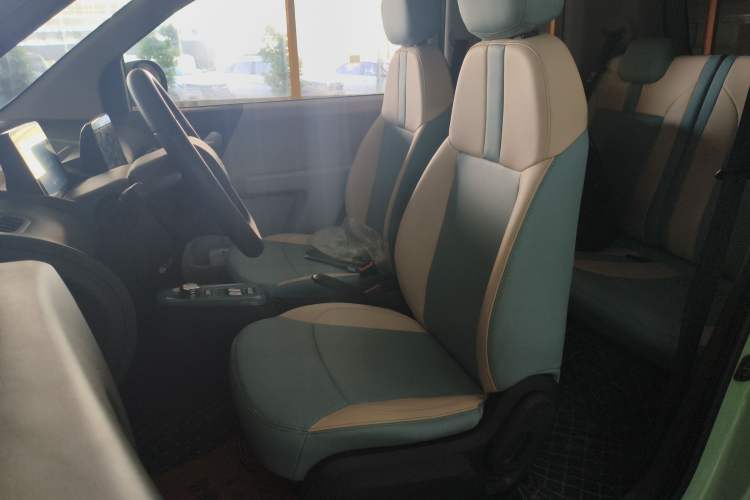 Used CHANGAN NEVO Lumin 2022 155 km – Refreshingly Sweet Edition Left Front Seat