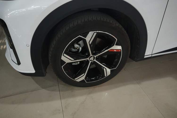 Used Deepal S07 2026 230Ultra with Huawei Qiankun ADS SE Edition Left Front Wheel Hub