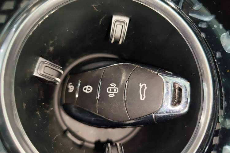 Used Hongqi HS3 PHEV 2025 Model 117km Jingwei Edition Vehicle Key