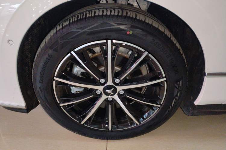 Used VOYAH PASSION 2024 PHEV Four-Wheel Drive Ultra-Long Range Executive Edition Left Front Wheel Hub