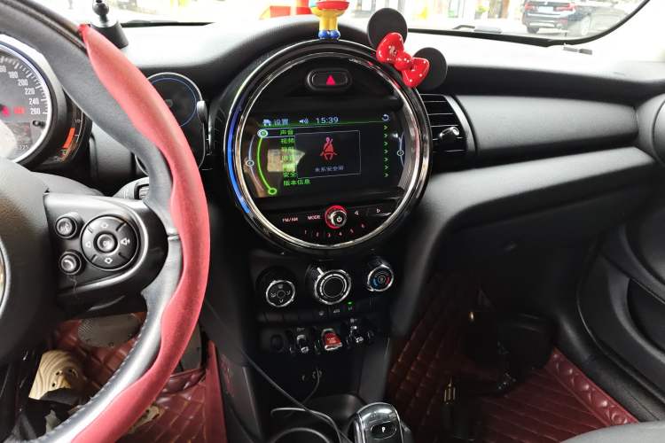 Used MINI 2017 1.5T COOPER Ice Blue Limited Edition Five-Door Version Audio And AC Panel