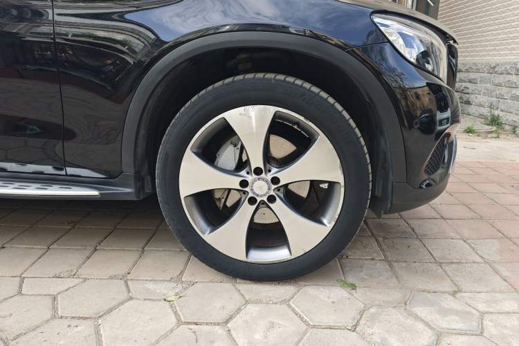 Used Mercedes-Benz GLC 2016 GLC 300 4MATIC Luxury Model Right Front Wheel Hub