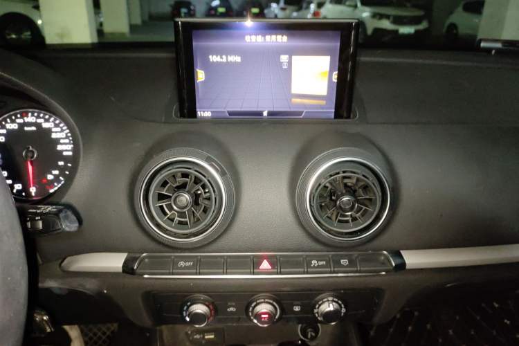 Used Audi A3 2020 Restyled Sportback 35 TFSI Entry-Level China VI Emission Standard Audio And AC Panel