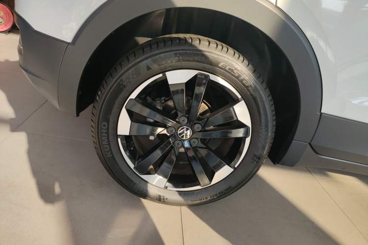 Used Volkswagen Tacqua 2021 280TSI DSG EnjoyPro Smart Connectivity Version