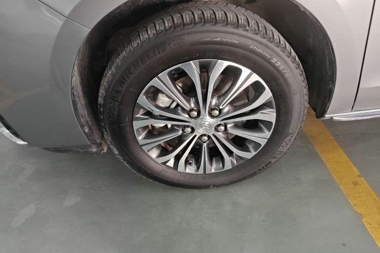 Used Buick GL8 2023 Land Executive Class 652T Luxury Model
