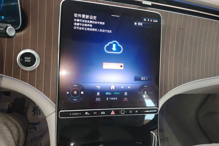 Used Mercedes-Benz EQE SUV 2024 500 4MATIC Luxury Edition Audio And AC Panel